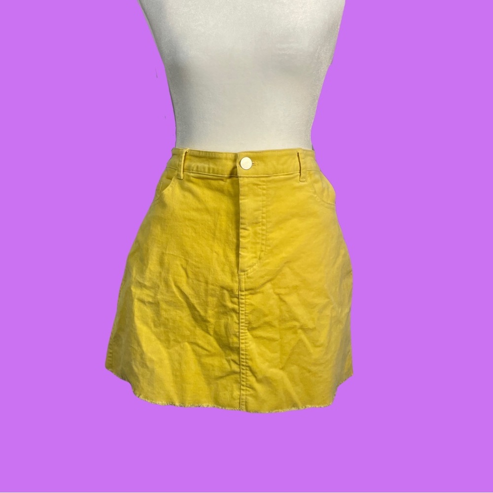 Cute pastel yellow mini skirt